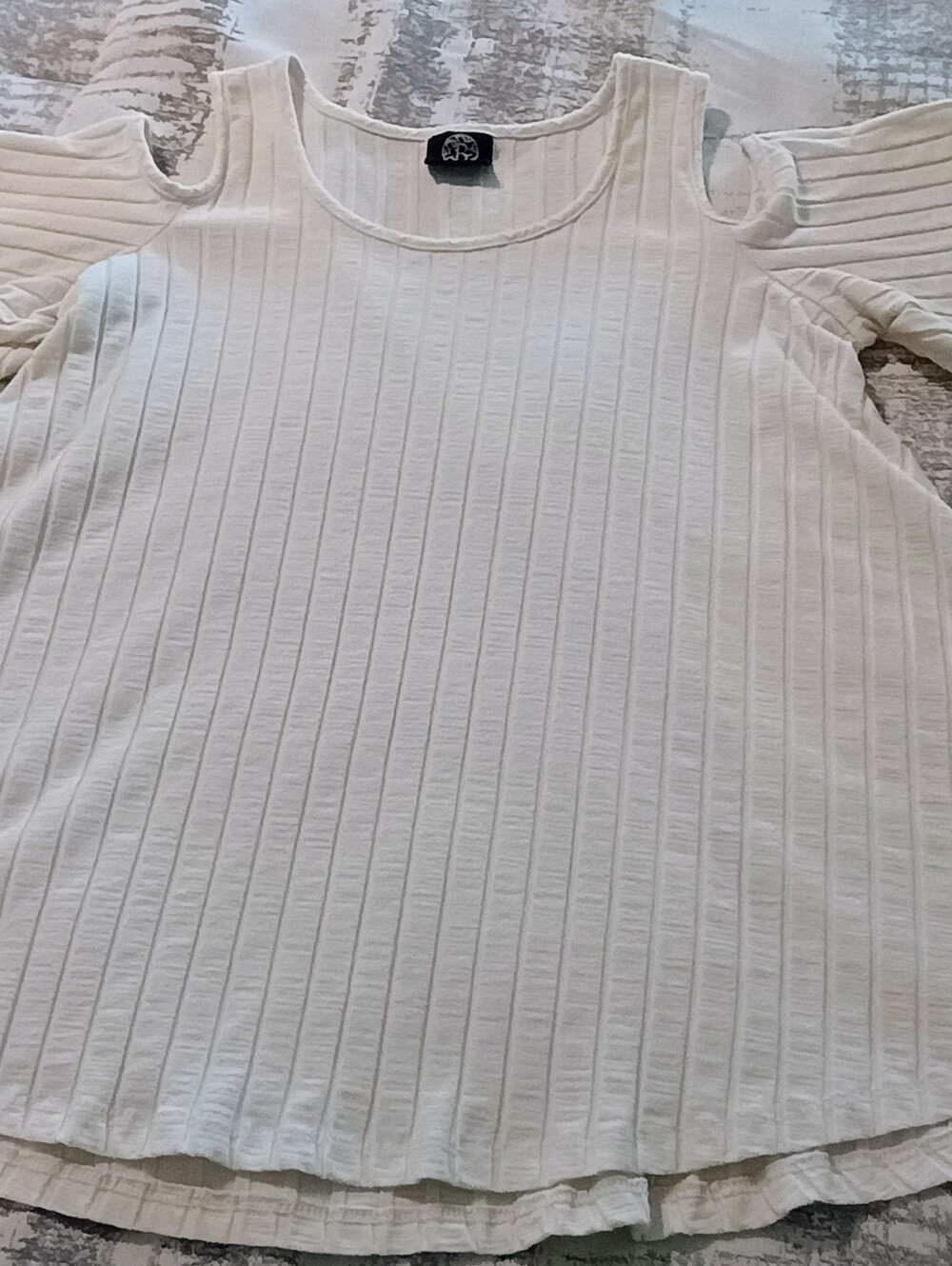 Cream Ribbed Cold-Shoulder Swing Top - Picture 4 of 5